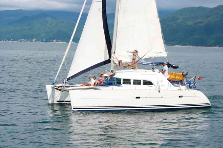 catamaran-party-vallarta